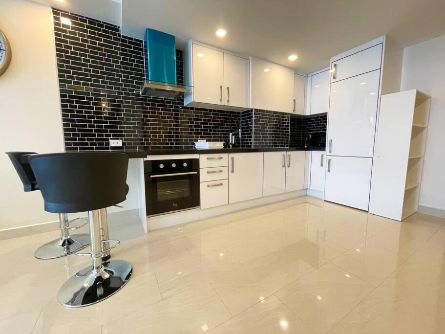 Large Luxury, Pool View, Grand Avenue, Pattaya - 202 Apartamento Exterior foto